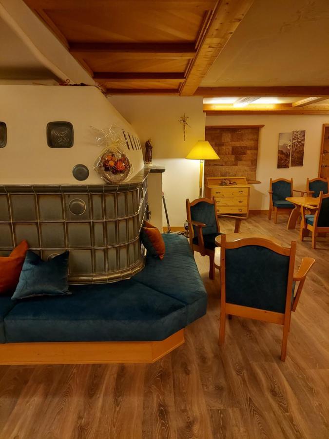 Hotel Alpina ピンツォーロ エクステリア 写真