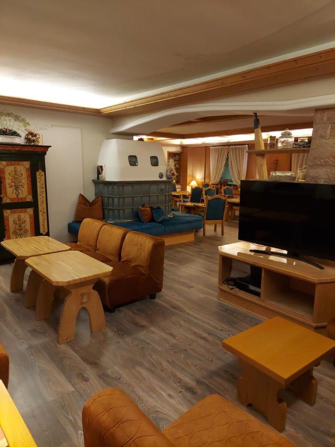 Hotel Alpina ピンツォーロ エクステリア 写真