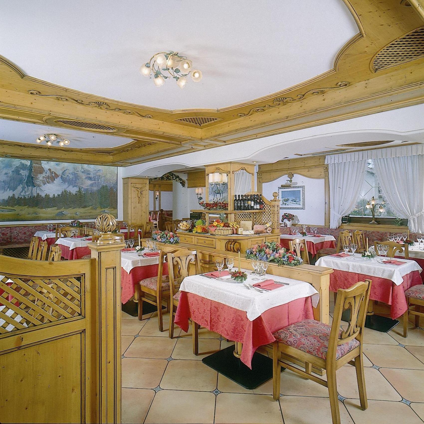 Hotel Alpina ピンツォーロ エクステリア 写真