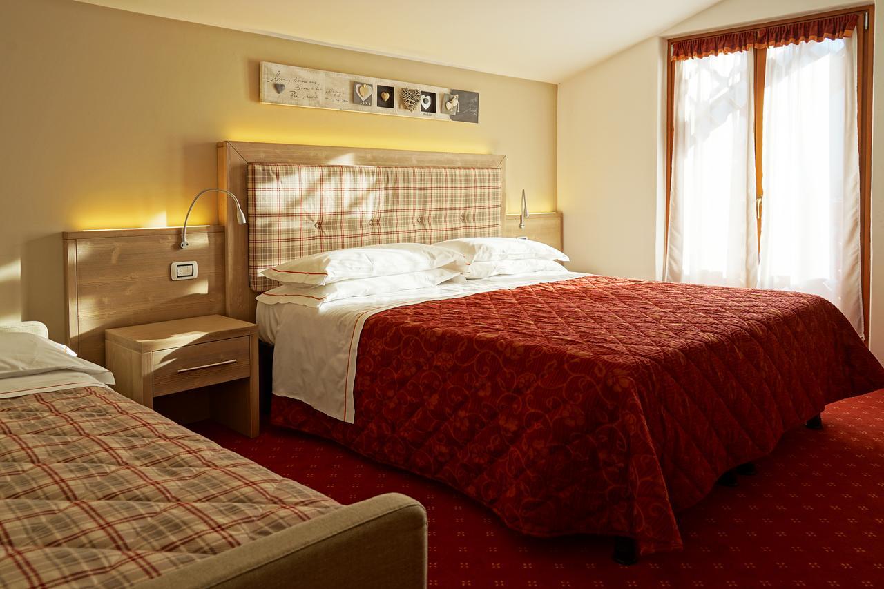 Hotel Alpina ピンツォーロ エクステリア 写真